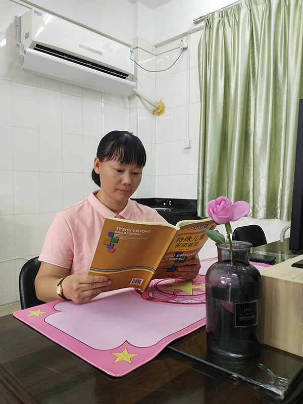 张红霞照片1.jpg